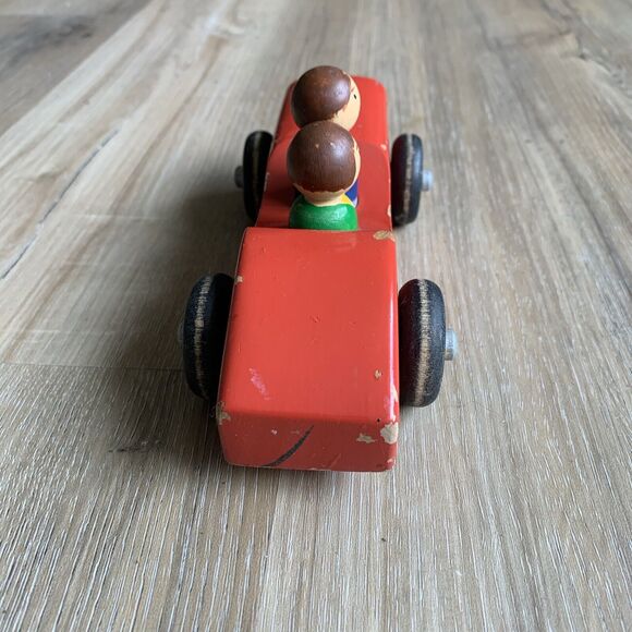 Vintage Wood Sports Car Two (2) Stylish 60’s Dressed ala Bond And Moneypenny - Picture 11 of 15